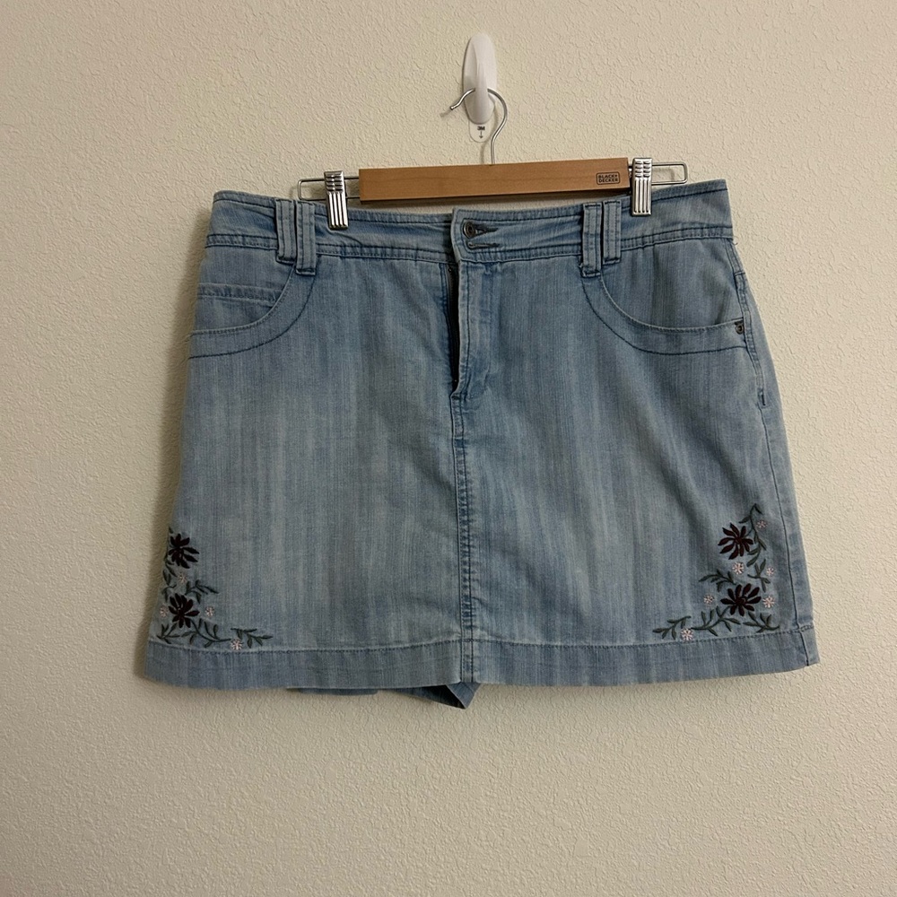 Gloria Vanderbilt Light Blue Embroidered Mini Skirt